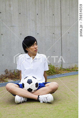 サッカー部の高校生 76654059