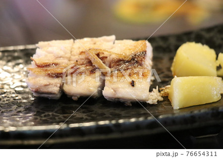 鉄板焼き　マグロ　海鮮 76654311