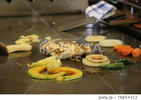 鉄板焼き マグロ 海鮮 鉄板焼き マグロ 海鮮 76654312