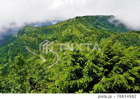 笠ヶ岳山頂からの山岳路 76654982