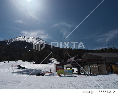 開田高原マイヤスキー場　御嶽山と第2高速ペアリフト乗り場 76656012