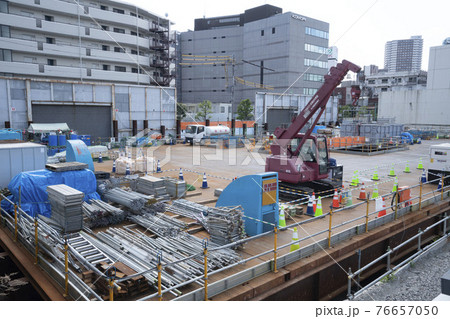 高層ビルの基礎工事 76657050