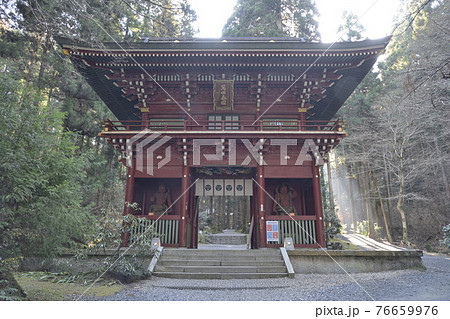 日本屈指のパワースポット御岩神社の楼門 76659976