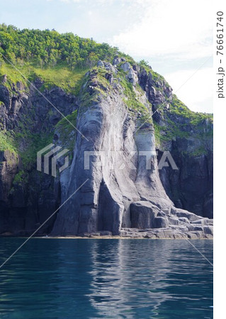 北海道　知床半島　象岩（象の鼻） 76661740