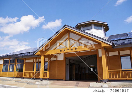 JR東日本の紫波中央駅　駅舎 76664617