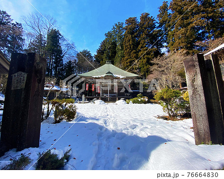 雪の高水山・常福院本殿 雪の高水山・常福院本殿 76664830