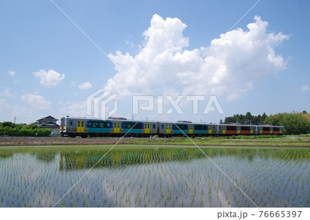 水郡線 水田を行くローカル列車2 水郡線 水田を行くローカル列車2 76665397
