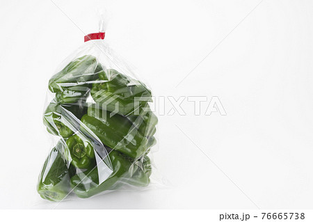 ピーマンの袋詰め 産直、朝市イメージ ピーマンの袋詰め 産直、朝市イメージ 76665738