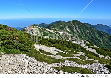 白馬岳　三国境付近から日本海方面の眺め 76666746