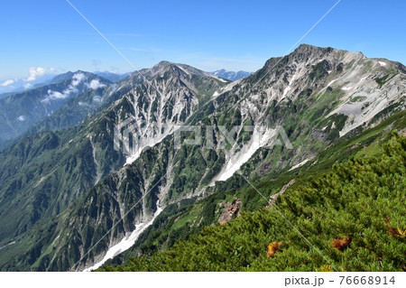 小蓮華岳から眺める夏の白馬三山 76668914