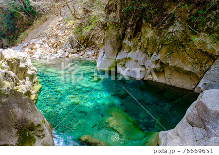 柿其渓谷（春）：黒渕 76669651