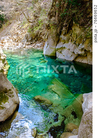 柿其渓谷（春）：黒渕 76669652