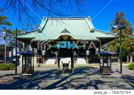 妙法寺の祖師堂 向拝の龍（波の伊八） 76670744