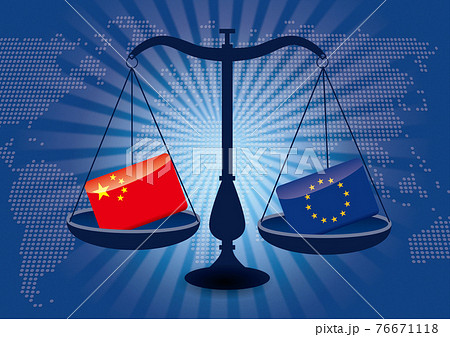 天秤と国旗中国とユーロの国旗　国家対立国家紛争国際司法貿易のイメージイラスト世界地図集中線 76671118