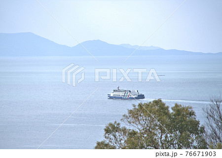 【瀬戸内海国立公園】小豆島へ向かう日生－小豆島フェリー　岡山県備前市 76671903