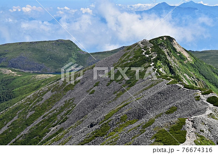 小蓮華岳から白馬大池に続く稜線 76674316