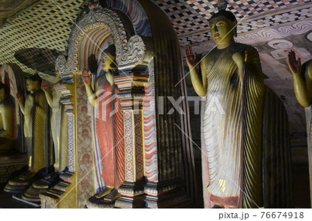 ダンブッラ　黄金寺院 76674918