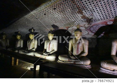 ダンブッラ 黄金寺院 ダンブッラ 黄金寺院 76674921