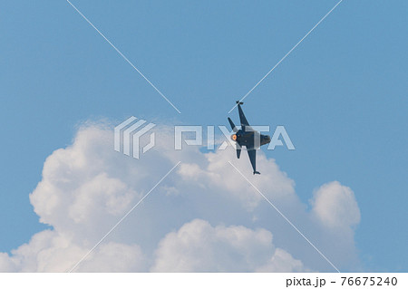 逃げるオランダ空軍F-16AM 逃げるオランダ空軍F-16AM 76675240