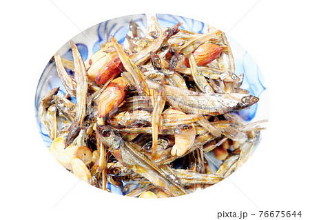 家庭的で素朴な自家製の「ナッツ添えの田作り」水彩画風 絵手紙 家庭的で素朴な自家製の「ナッツ添えの田作り」水彩画風 絵手紙 76675644