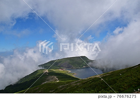 雷鳥坂から眺める白馬大池 雷鳥坂から眺める白馬大池 76676275