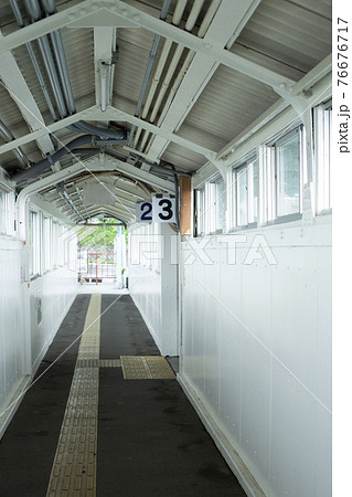 根府川駅の跨線橋 76676717