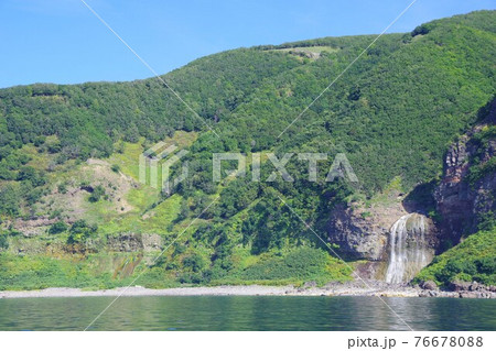 北海道　知床半島　カムイワッカの滝 76678088