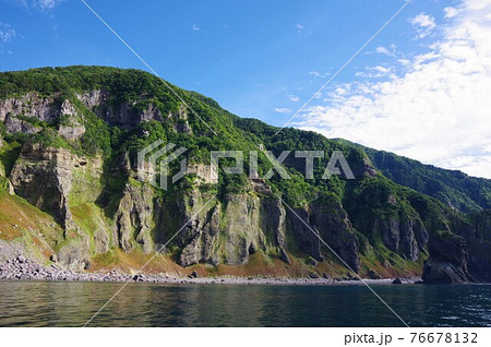 北海道 知床半島 タコ岩の写真素材