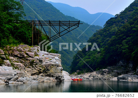 大歩危小歩危・大歩危の観光遊覧船・折り返し地点から見えるラフティングの施設・四国・徳島県三好市(7) 大歩危小歩危・大歩危の観光遊覧船・折り返し地点から見えるラフティングの施設・四国・徳島県三好市(7) 76682652