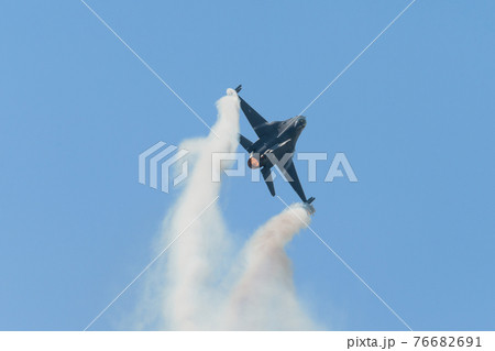 オランダ空軍F-16AMデモチーム上昇 76682691