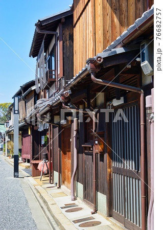 京都 上七軒の美しい街並 76682757