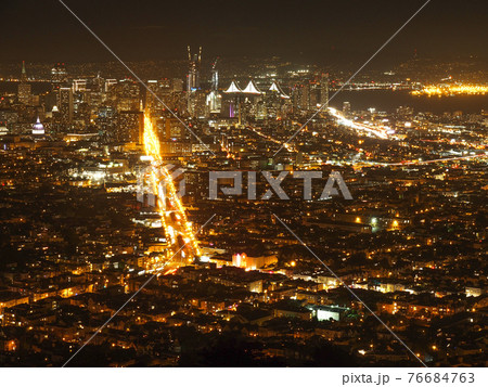 サンフランシスコ ツイン・ピークスの夜景 サンフランシスコ ツイン・ピークスの夜景 76684763