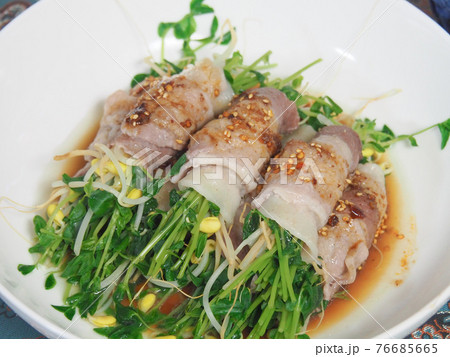 豆苗ともやしの豚バラ蒸し 76685665