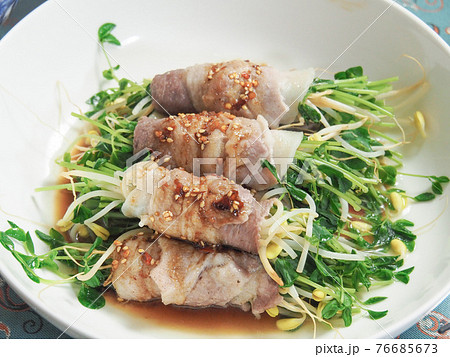 豆苗ともやしの豚バラ蒸し 76685673