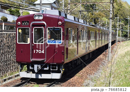 妙見口へ向けて快走する能勢電鉄1700系 76685812