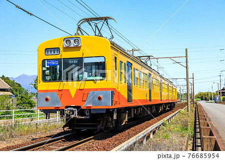 大安駅付近を走る三岐鉄道101系(元西武401系) 76685954