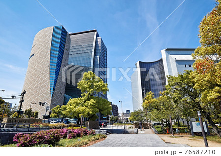 新緑の大阪城公園から見るNHK大阪放送局と大阪府警本部 新緑の大阪城公園から見るNHK大阪放送局と大阪府警本部 76687210