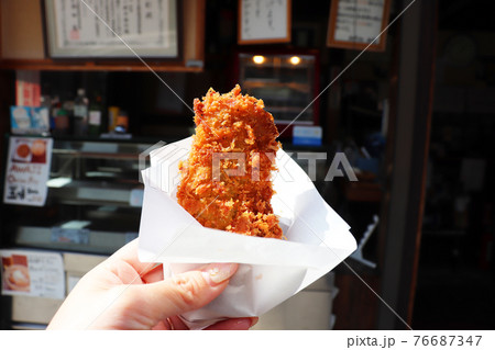 コロッケの食べ歩き 76687347