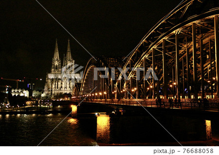 ケルン大聖堂　夜景 76688058