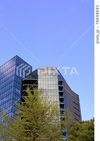 青空とビル 76688685