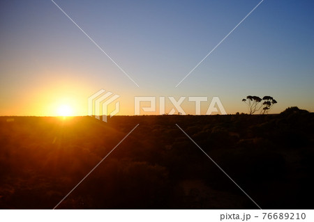 雄大なオーストラリアの開拓精神にふれる魅惑の大陸横断鉄道インディアン・パシフィック号の旅 車窓の風景 雄大なオーストラリアの開拓精神にふれる魅惑の大陸横断鉄道インディアン・パシフィック号の旅 車窓の風景 76689210