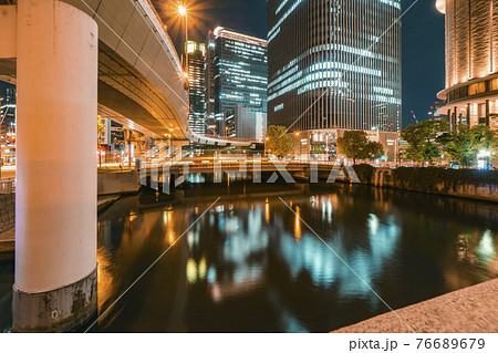 大阪中心街　中之島　錦橋から　都市夜景 76689679
