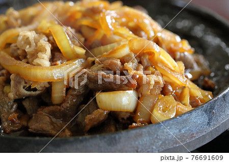 バラ焼き定食完成 76691609