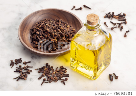 Clove oil glass bottle 76693501