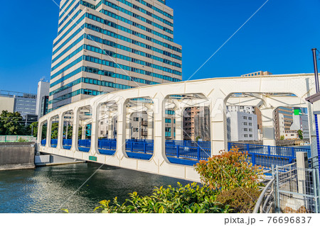 東京の都市風景 日本橋川の豊海橋 76696837