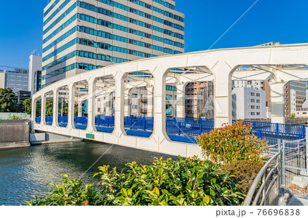 東京の都市風景 日本橋川の豊海橋 76696838