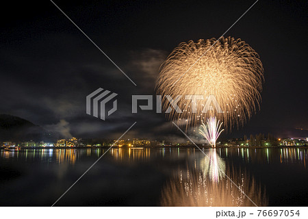 【山梨県河口湖】富士山と花火 【山梨県河口湖】富士山と花火 76697054