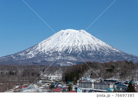北海道 初春の羊蹄山の風景 北海道 初春の羊蹄山の風景 76697385