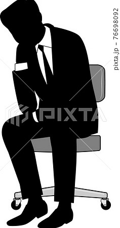 考える男性ビジネスマン 76698092