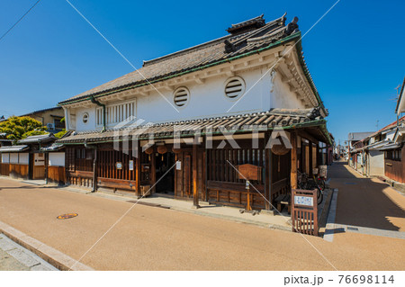 奈良　重要伝統的建造物群保存地区　今井町の町並み 76698114